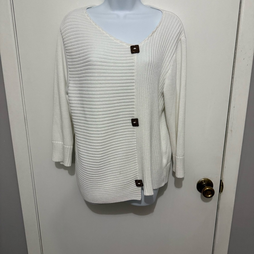 Orvis white asymmetrical sweater with wooden button detail women’s size L